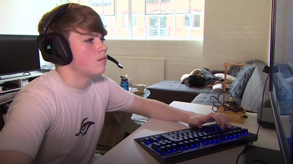  What are Mongraal’s Fortnite settings and keybinds? 