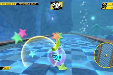  What is the difference between points and bananas in Super Monkey Ball: Banana Mania? 