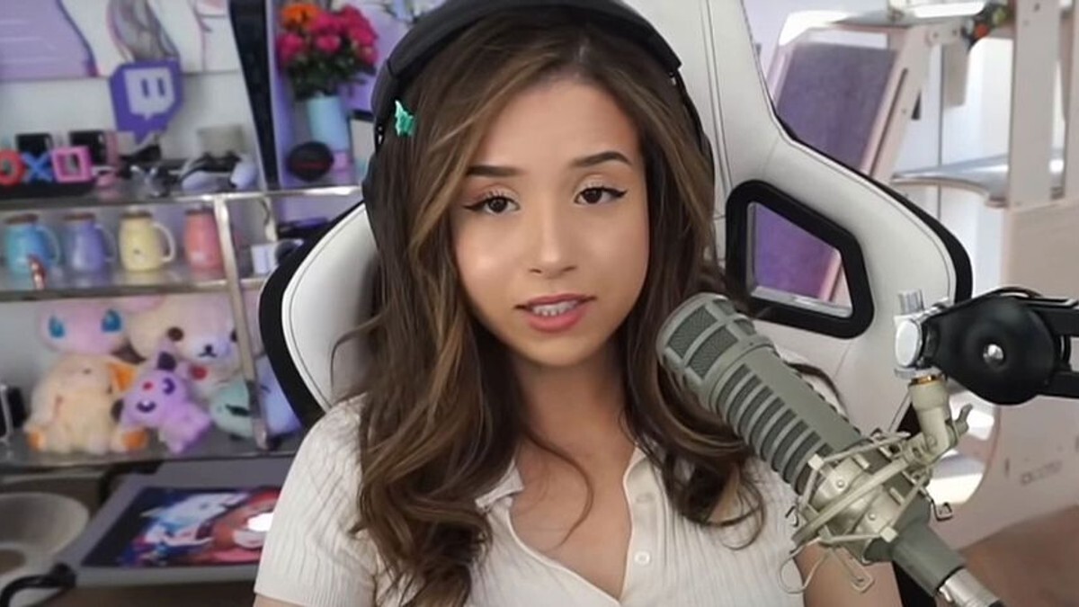 Streamer Pokimane at her steam set up.