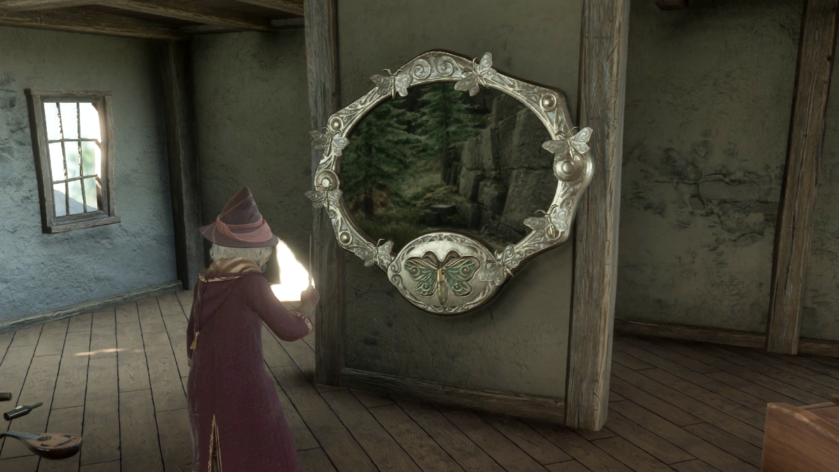 Finding a Moth Mirror in the Abandoned Cabin in Hogsmeade Hogwarts Legacy